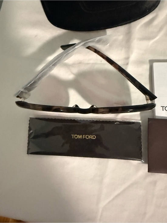 Tom Ford Women\'s Tortoiseshell Sunglasses - Dark Brown Lenses! FULL INCLUSION! main image 5